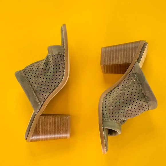 Mi.iM "Meadow" Perforated Wedge -- Camo - Picture 1 of 3
